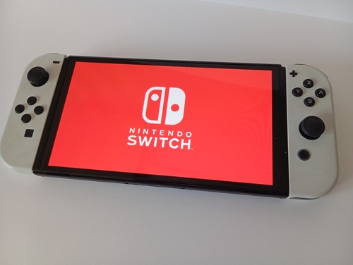 Nintendo switch modello oled - nintendo,